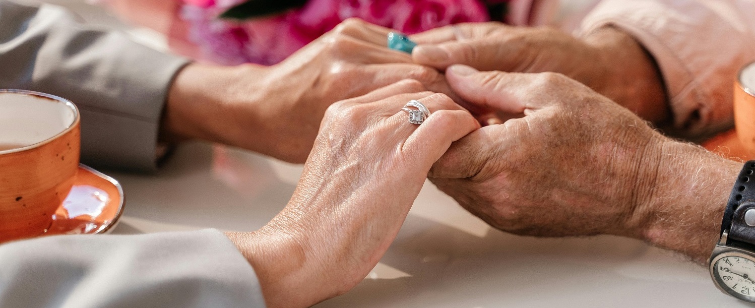 hands holding